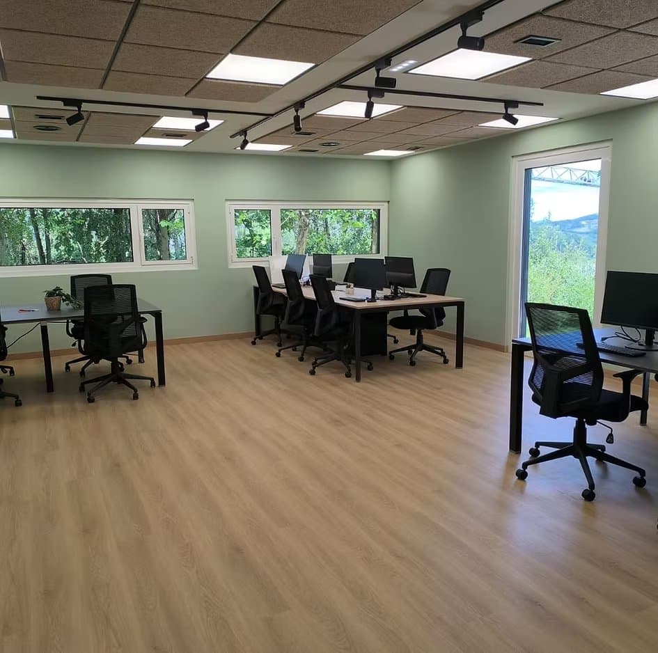 Puestos de coworking flexibles